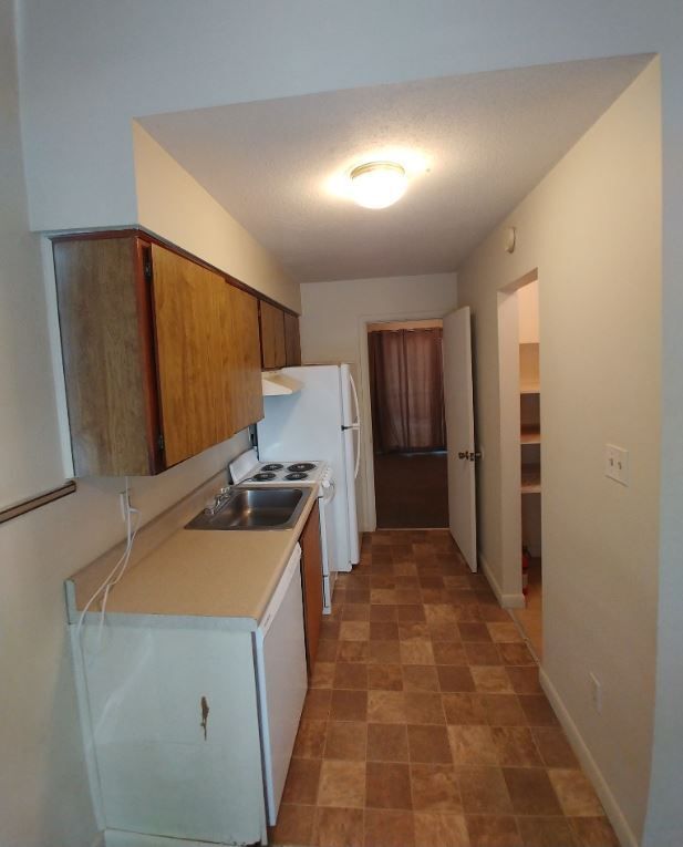 Building Photo - Cozy 1 Bedroom / 1 Bathroom at Wilshire Villa