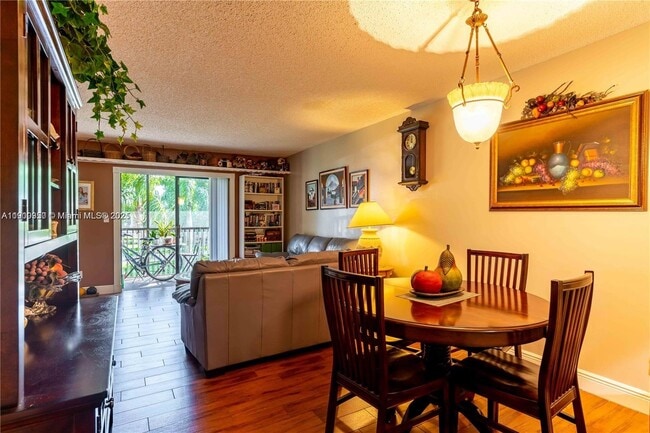 Foto del edificio - 15805 W Waterside Cir