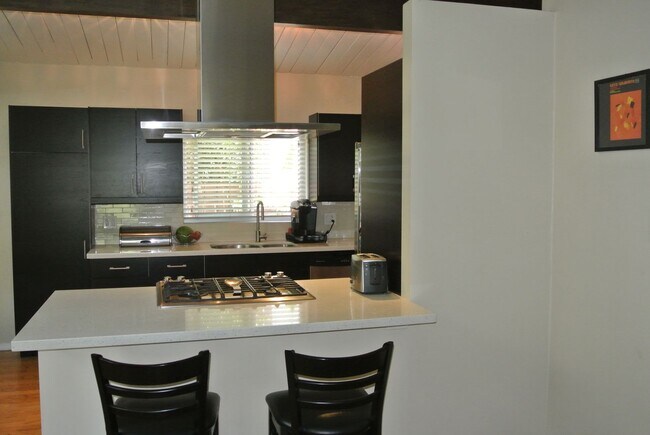 Building Photo - Wonderful Updated Home in Mt Washington