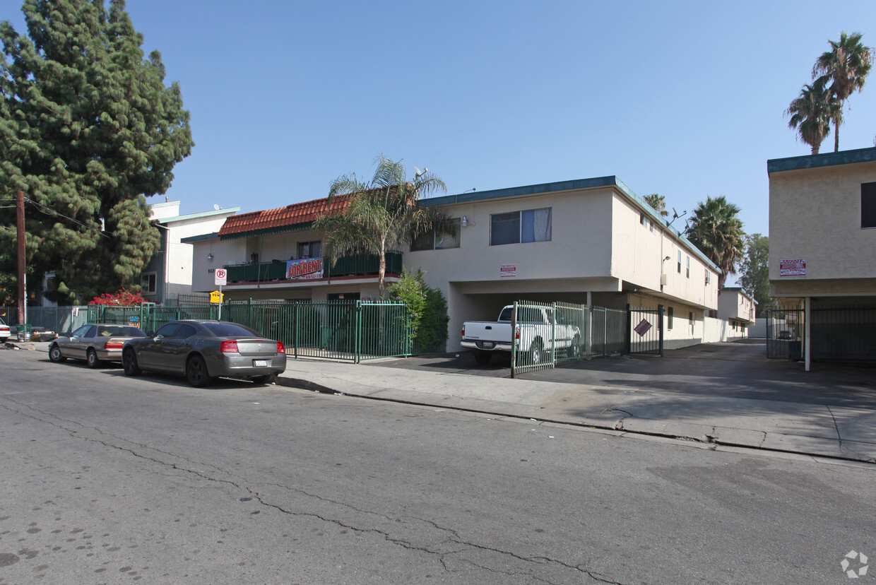 Foto principal - 9034 Orion Ave