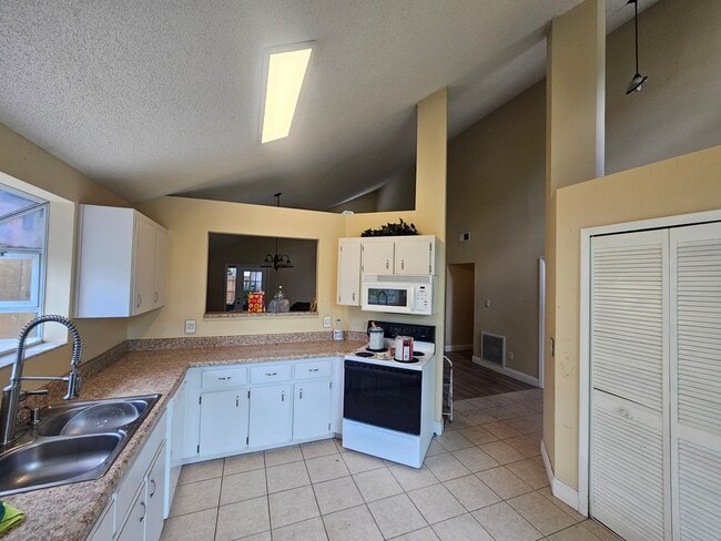 Photo - 7627 Redwood Country Rd (Orlando, FL) House
