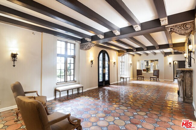 Foto del edificio - 308 N Sycamore Ave