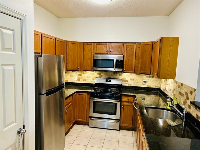 Building Photo - 21 Hampshire Rd