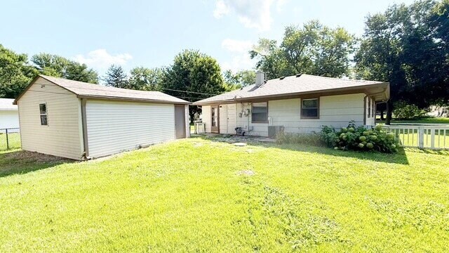 Building Photo - NORTH EAST SIDE 3 BEDROOM HOME AVAILABLE NOW!