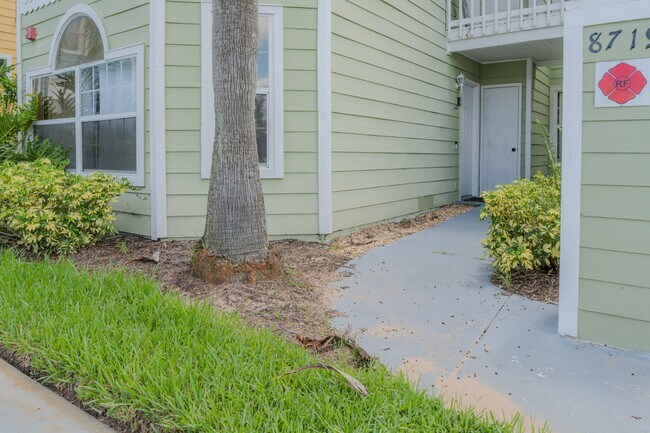 Foto del edificio - Charming 3BR Fully Furnished Apartment in Kissimmee with Ample Amenities