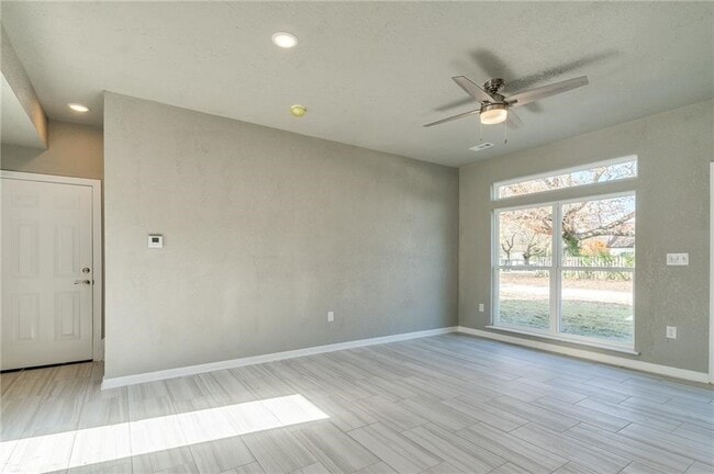 Foto del edificio - 402 E Hemlock St