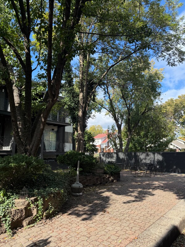 Foto del edificio - 807 W 40th St