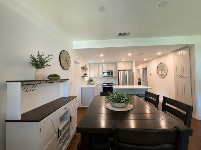 Building Photo - 3437 Madeira Way
