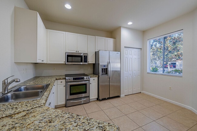 Building Photo - 805 Middleton Dr SW