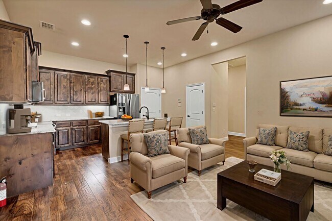 Foto del edificio - 1224 Pebblebrook Dr