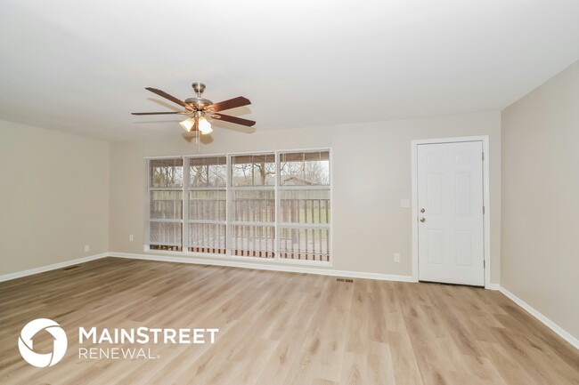 Building Photo - 8691 Bobolink Dr