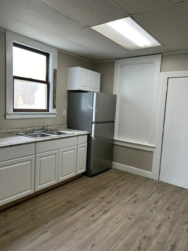Building Photo - 1619 5th St