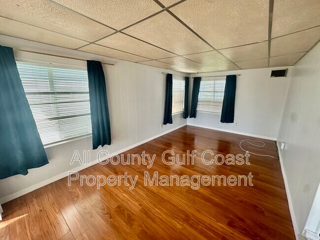 Building Photo - 221 Trailorama Dr