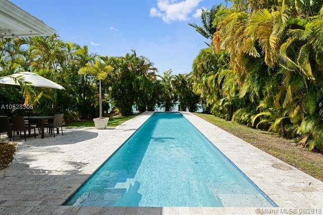 Foto del edificio - 9416 Bay Dr