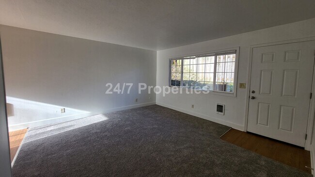 Foto del edificio - 634 N Watts St