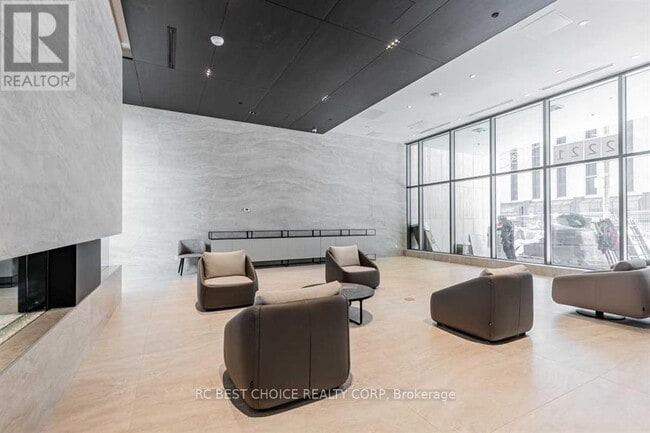 Photo du bâtiment - 2221 Yonge St