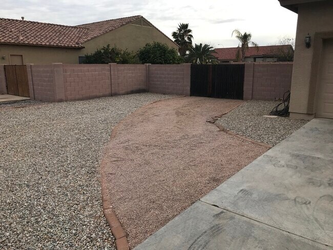 Building Photo - 11721 E Bellflower Dr