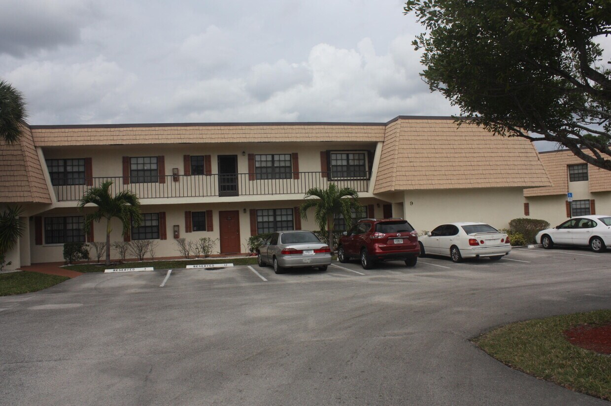 4155 Oak Terrace Dr, Greenacres, FL 33463 Condo for Rent in