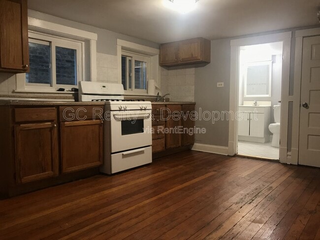 Building Photo - 3841 N Sawyer Ave