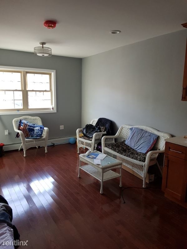 Foto del edificio - 3 br, 2 bath Apartment - 17317 104 ave