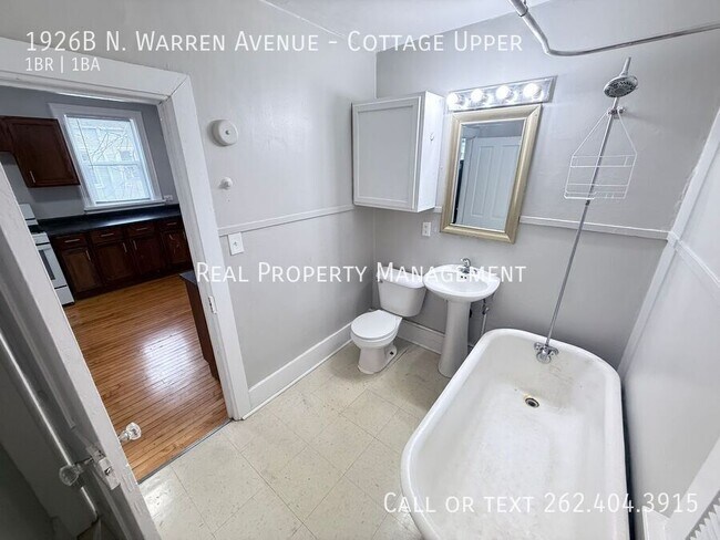Foto del edificio - 1926B N. Warren Avenue-Cottage Upper