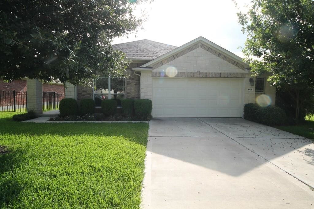Foto principal - 4324 Fairway Path