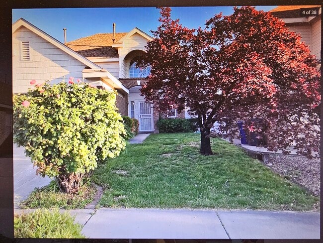 Building Photo - 8020 Brittany Ave NE