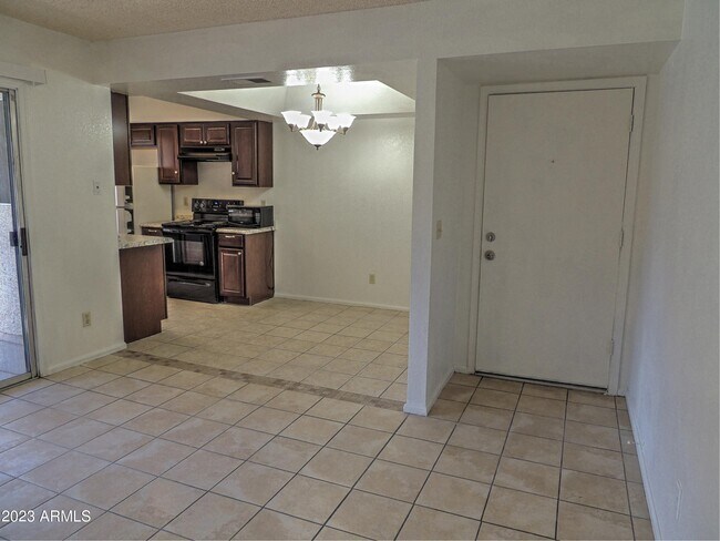 Foto del edificio - 10610 S 48th St