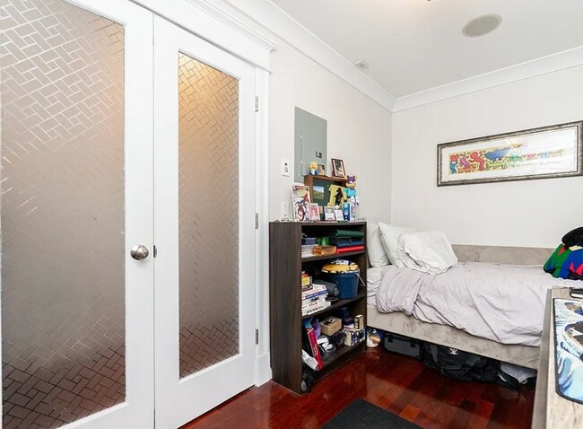 Foto del edificio - 632 E Broadway