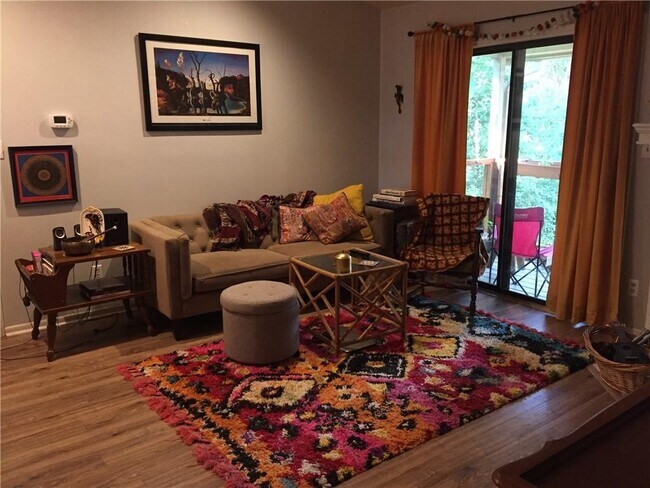 Building Photo - 421 W San Antonio St