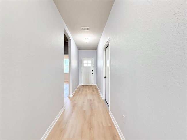 Building Photo - 306 Naset Dr