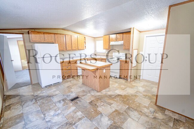 Foto del edificio - 333 Woodlief Rd