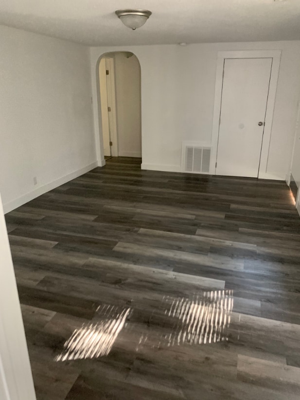 Foto del edificio - "Charming 2-Bedroom Wichita Home with Gleaming Hardwood Floors!"