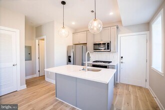 Building Photo - 129 S 49th St