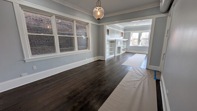 Foto del edificio - 5028 W Lawrence Ave