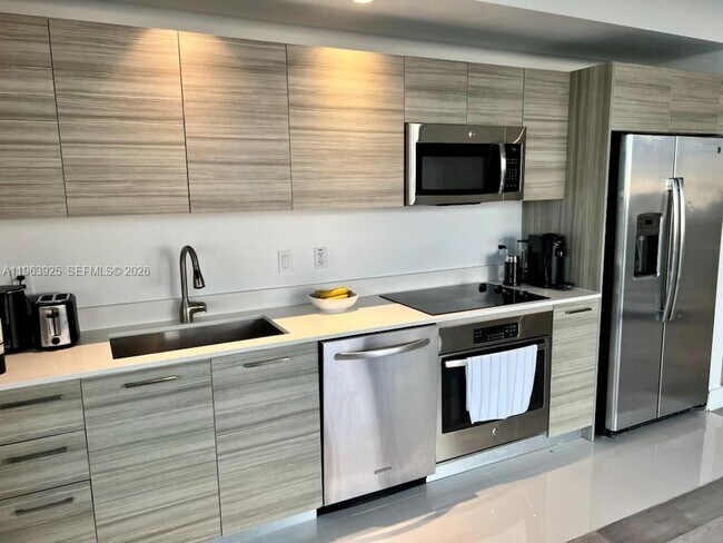 Foto del edificio - 121 NE 34th St
