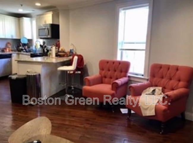 Photo - 140 Marcella St House