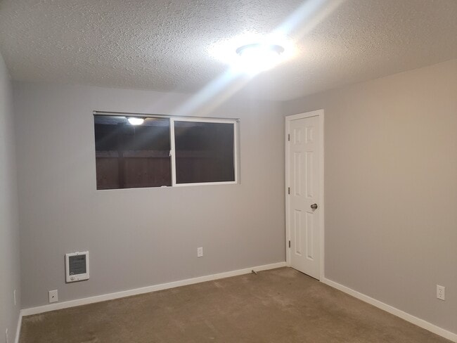 Building Photo - 14010 SE Newport Way
