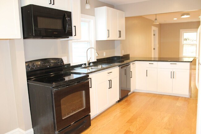 Foto del edificio - 3 bedroom 2 bathroom home