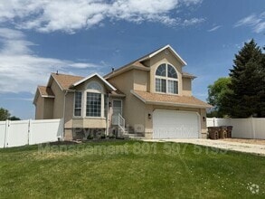Building Photo - 979 Blue Heron Cir