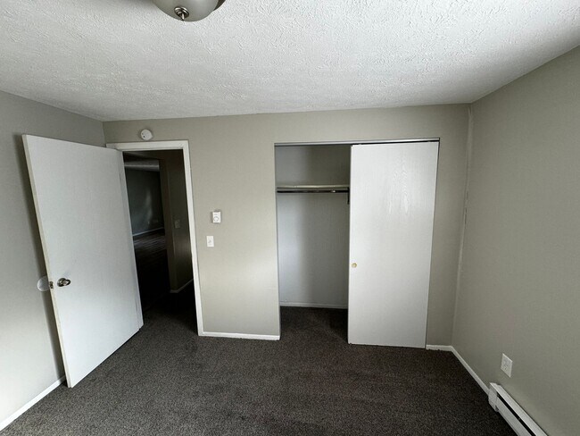Building Photo - MN Cedar Village (809)
