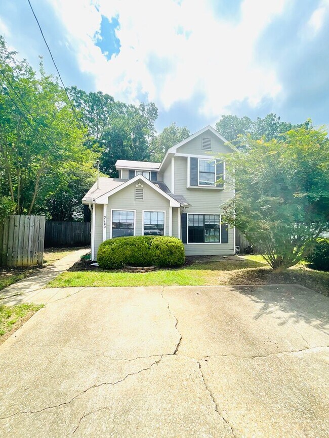 Building Photo - ** 4 bed 2 bath located off Narrow Lane **...