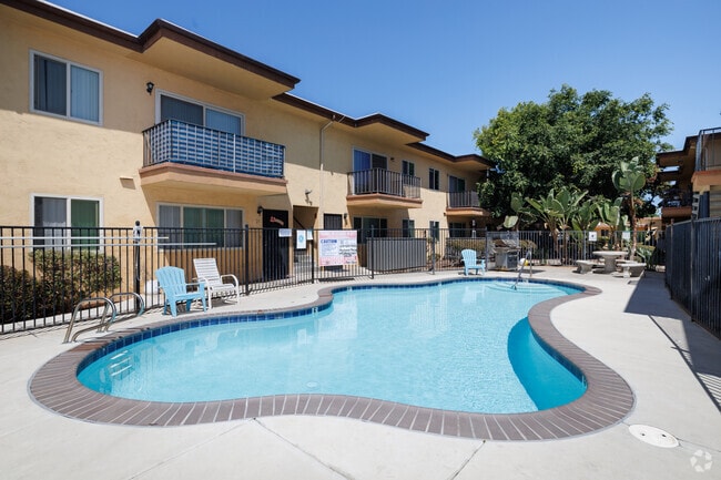 Piscina - Parkway Plaza Apartments
