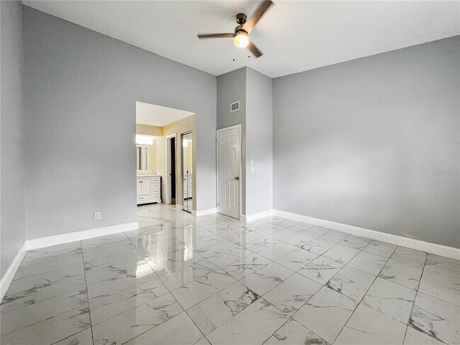 Building Photo - 2482 Lakeway Branch Dr