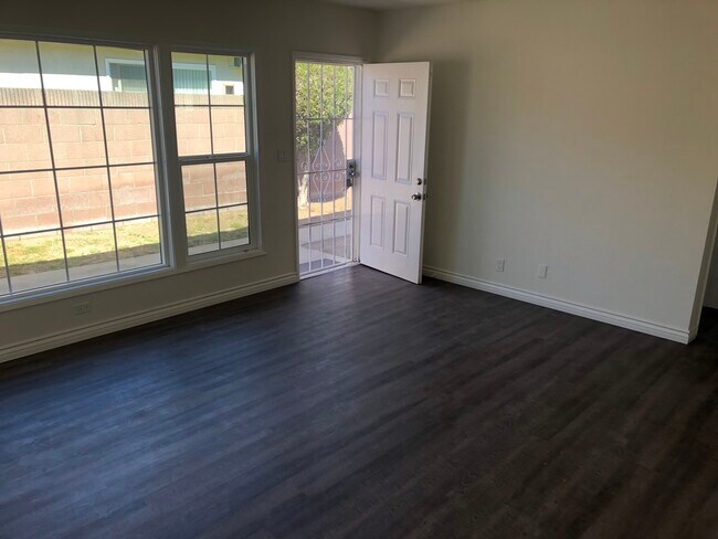 Foto del edificio - 2410 Mathews Ave