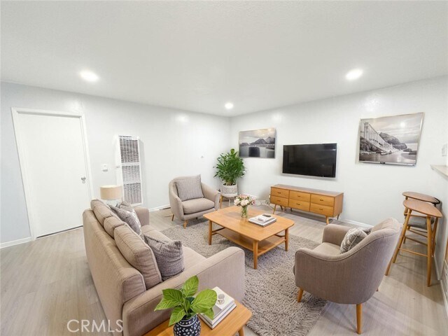 Foto del edificio - 841 W La Habra Blvd