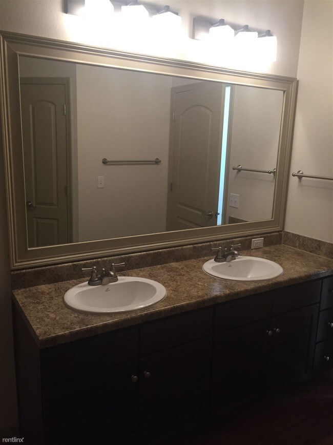 Foto del edificio - 9417 Dowden Rd