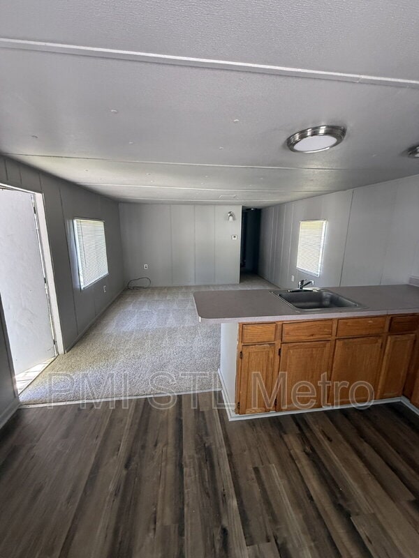 Building Photo - 747 Cunningham Ave