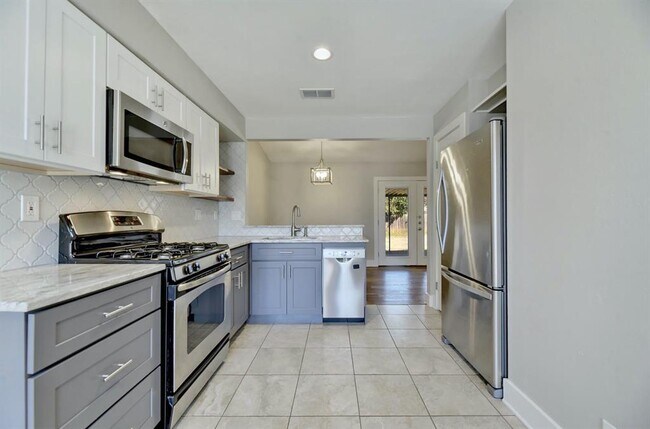 Foto del edificio - 500 Thistlewood Dr