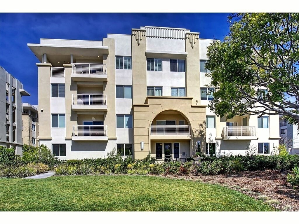 13126 Union Ave Unit 401, Hawthorne, CA 90250 Condo for Rent in Hawthorne, CA